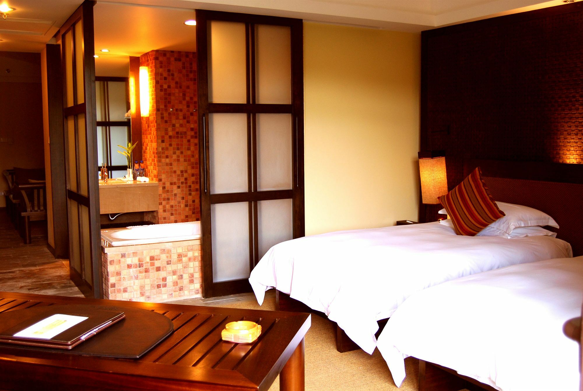 Narada Resort & Spa Liangzhu Ханчжоу Экстерьер фото